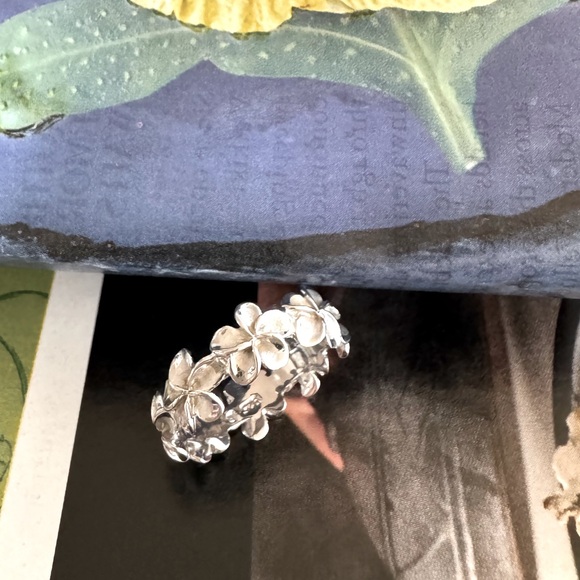 Jewelry - 925 Sterling Silver plumeria 🌸 flowers band ring.🌸6mm
